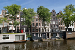 Husbåtar längs kanal Prinsengracht, Amsterdam.