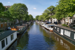 Husbåtar längs kanal Prinsengracht, Amsterdam.
