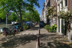 Gatuscen längs kanal Prinsengracht, Amsterdam.