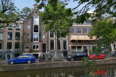 Arkitekturen längs kanal Reguliersgracht, Amsterdam.