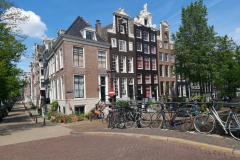 Arkitekturen längs kanal Reguliersgracht, Amsterdam.