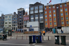 Gatuscen längs Nieuwezijds Voorburgwal, Amsterdam.