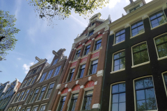 Fantastisk arkitektur längs kanal Brouwersgracht, Amsterdam.