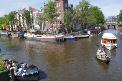 Korsningen mellan kanal Prinsengracht och kanal Brouwersgracht, Amsterdam.