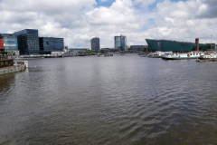 NEMO Science Museum till höger i bild, Amsterdam.