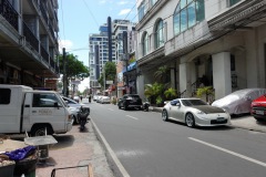 Gatuscen längs A. Santos Street, Angeles City.