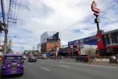 Gatuscen längs MacArthur Hwy vid Fields Ave (Walking Street som numera kallas Red Street), Angeles City.