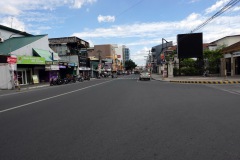 Gatuscen längs Santo Rosario St, Angeles City.