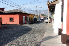 Gatuscen i centrala Antigua.