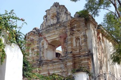 Iglesia de Santa Rosa de Lima, byggd 1570. Makalöst väl bevarad trots de många kraftiga jordbävningar Antigua har utstått.