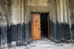 Entrén till Surp Astvatsatsin (Holy Mother of God) church, Akhtala Monastery, Armenien.