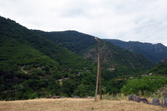 De omgivande bergen runt Akhtala Monastery, Armenien.