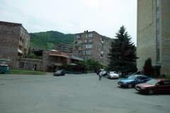 Sovjetiska bostadshus, byn Sanahin, Armenien.