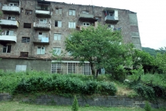 Sovjetiskt bostadshus, byn Sanahin, Armenien.