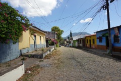 Gatan utanför hotellet som leder ner mot byn, Concepción de Ataco.