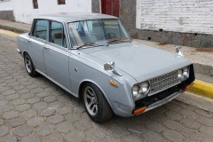 Gammal Toyota i centrala Apaneca.