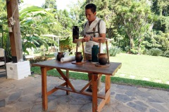 Provsmakning av gårdens kaffe, El Carmen Estate, Concepción de Ataco.