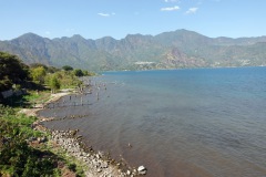 Utsikten från hotellterassen i San Pedro La Laguna. Mitt första möte med Lake Atitlán.