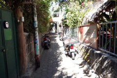 En av många små mysiga gränder i San Pedro La Laguna, Lake Atitlán.