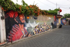 Vacker väggmålning längs en gränd i San Pedro La Laguna, Lake Atitlán.