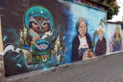 Vacker väggmålning längs en gränd i San Pedro La Laguna, Lake Atitlán.
