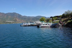 Båtar (lanchas) för transport från San Pedro La Laguna till andra orter runt Lake Atitlán. 