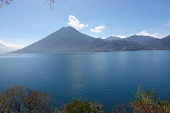 Volcán San Pedro från Reserva Natural Cerro Tzankujil, San Marcos La Laguna, Lake Atitlán.