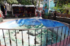 Minipark med modell av Lake Atitlán i centrala Santiago Atitlán.