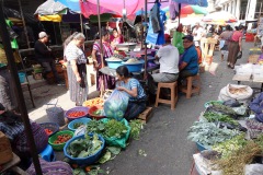 Den färgrika marknaden i centrala Santiago Atitlán, Lake Atitlán.
