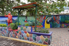 Minitorg med fina målningar en bit utanför San Juan La Laguna, Lake Atitlán.