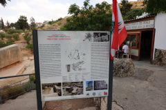 Information om de megalitiska stenarna i Baalbek.