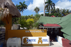 Entrén till Cenote Azul.