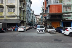 Gatuscen nära Chinatown, Bangkok.