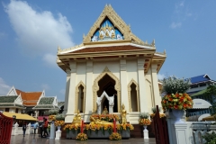 Mindre buddhisttempel vid Wat Traimit, Bangkok.
