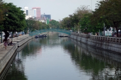Khlong Phadung Krung Kasem vid Hua Lamphong train station, Bangkok.