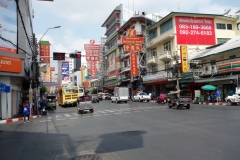 Gatuscen längs Yaowarat Road, Chinatown, Bangkok.