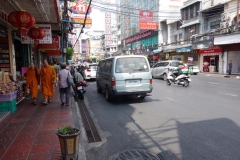 Gatuscen längs Yaowarat Road, Chinatown, Bangkok.