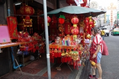Gatuscen längs Yaowarat Road, Chinatown, Bangkok.