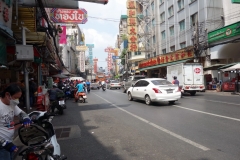 Gatuscen längs Yaowarat Road, Chinatown, Bangkok.