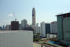 Baiyoke Tower från taket på The Victory Residences Hotel.