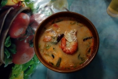 Hemlagad Tom Yum Kung. Första gången jag äter detta hemlagat. Fantastiskt gott.