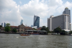 Till höger i bild klassiska Mandarin Oriental, Bangkok.