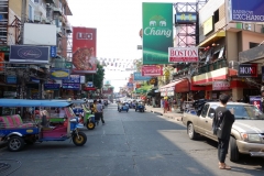 Khao San Road i västlig riktning, Bangkok.