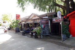 Henriks HR Music Bar & Restaurant,  Santa Fe, Bantayan, Cebu.