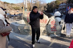 Guiden förklarar schema och tidsplan, Mutianyu Great Wall.
