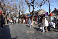 Gatuscen längs den mysiga gågatan, Beijing.