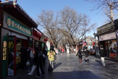 Gatuscen längs den mysiga gågatan, Beijing.
