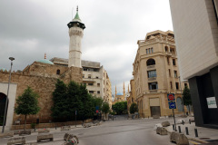 Gatuscen med del av Mohammad al-Amin-moskén i bakgrunden, downtown Beirut.