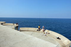 Fiskare längs Cornichen öster om Zaitunay Bay, Beirut.
