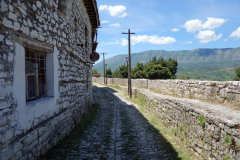 Del av slottsmuren och bostadshus, Berat Castle, Berat.